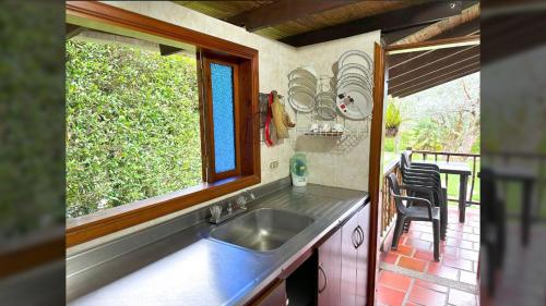 a kitchen with a sink and a window at Finca con piscina los Eucaliptos Cali- Pance in Cali