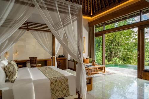 Postel nebo postele na pokoji v ubytování Cicada Resort Bali Ubud, Autograph Collection