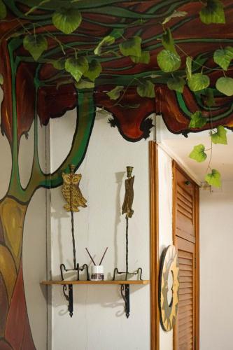 a room with a shelf with plants on the ceiling at La Casa Verde in Murcia