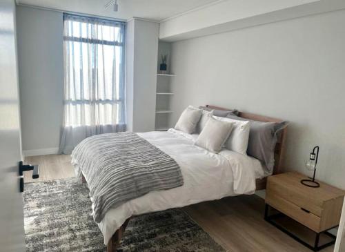 Ένα ή περισσότερα κρεβάτια σε δωμάτιο στο Suro Seapoint