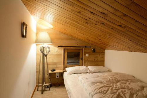 Ένα ή περισσότερα κρεβάτια σε δωμάτιο στο Le Chalet De Montchavin - Magnifique appartement rénové MAE-4194