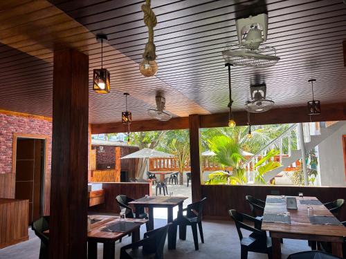 Restaurace v ubytování Kuda Vilu, Mathiveri, Maldives