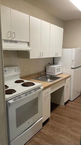 Η κουζίνα ή μικρή κουζίνα στο Sonesta Simply Suites Memphis