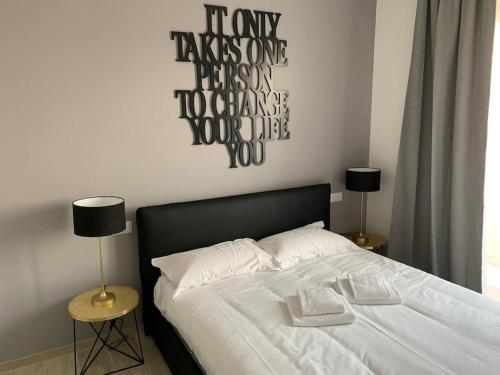 Postel nebo postele na pokoji v ubytování Trilocale con vista e due bagni vicino CityLife