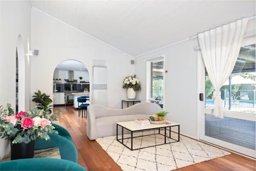 Χώρος καθιστικού στο Shine Carrum Down - Family Oasis With Heated Pool