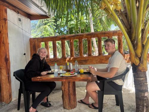 Επισκέπτες που μένουν στο Kuda Vilu, Mathiveri, Maldives