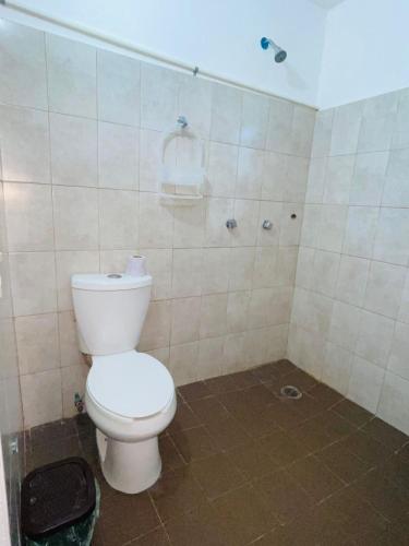 a bathroom with a white toilet and a shower at Casa Laura in Puerto Escondido