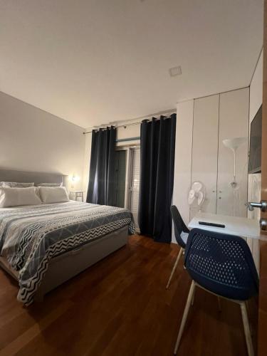a bedroom with a bed and a desk and a chair at RoyalHeronHouse in Viana do Castelo