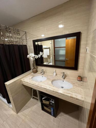 a bathroom with two sinks and a large mirror at RoyalHeronHouse in Viana do Castelo