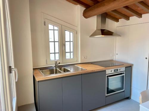 Dapur atau dapur kecil di Duomo Flats