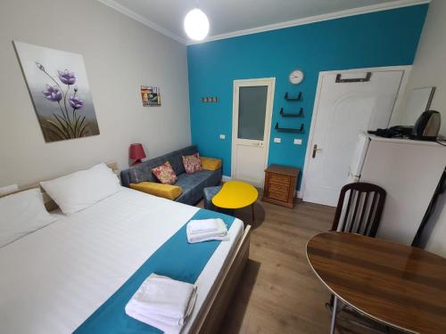 Η κουζίνα ή μικρή κουζίνα στο My Apartments Rooms Durres