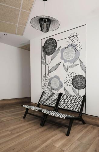 a room with a bench in front of a wall at Hostal Castilla II Puerta del Sol in Madrid