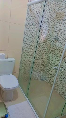 Bilik mandi di Chalés e suítes lima
