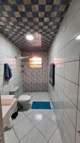 a bathroom with a toilet and a sink at Hostel My House quartos perto do aeroporto de Guarulhos in Guarulhos