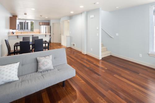 Welcome to Your Cozy Seattle Retreat_2