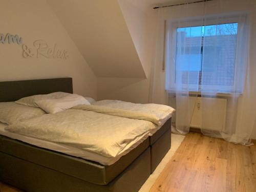 a bed in a room with a window at Wunderschöne 2 Zimmer Wohnung in Wiedenbrück -7- in Rheda-Wiedenbrück