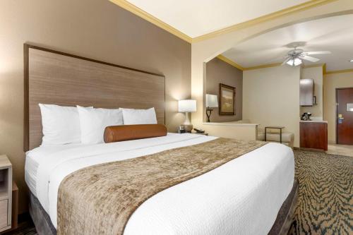 a large white bed in a hotel room at Best Western Plus Crown Colony Inn & Suites in Lufkin