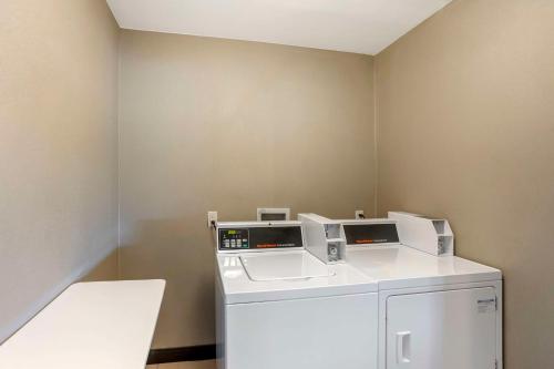 a laundry room with a washer and dryer at Best Western Plus Philadelphia-Pennsauken Hotel in Cherry Hill