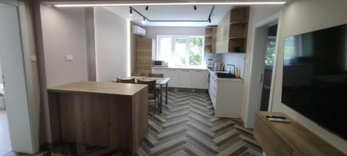 Η κουζίνα ή μικρή κουζίνα στο LuxiMo