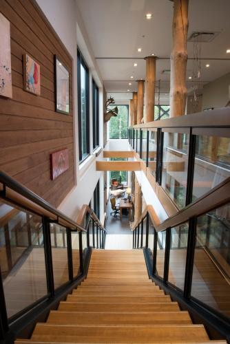 a staircase in a building with wooden walls and windows at Hôtel-Musée Premières Nations in Wendake