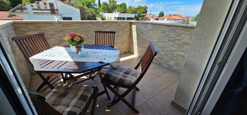 Apartments with parking space Rovinj - 16498
