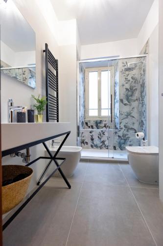 Metro at the door- Colosseo 6 min- 2BR AC WiFi