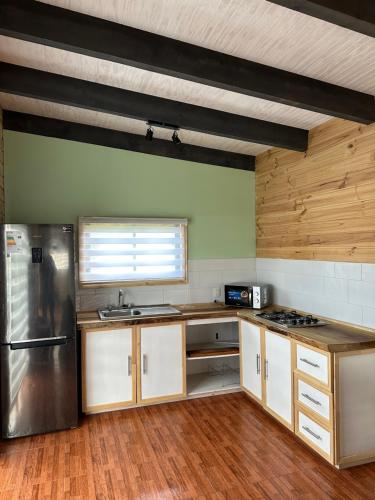 Cucina o angolo cottura di Cabañas Aires de Huerquehue