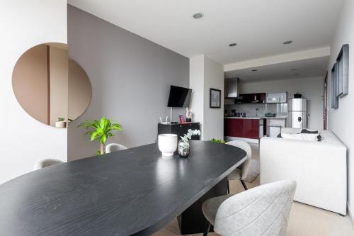 a kitchen and dining room with a table and chairs at Nomade Place in Heart of new Polanco/ 4guest in Mexico City