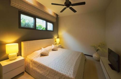 a bedroom with a bed and a ceiling fan at Вилла с бассейном на Най Харн, 3 спальни G7 in Rawai Beach