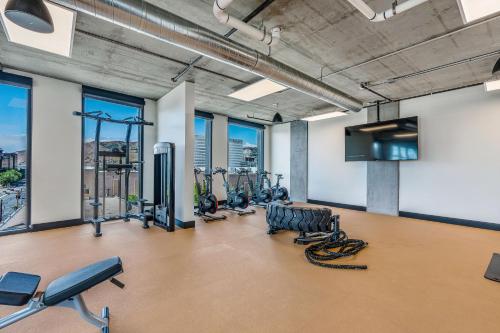 a gym with cardio equipment and treadmills at Downtown beauty-PoolHotTubGym-near SaltPalace-View in Salt Lake City