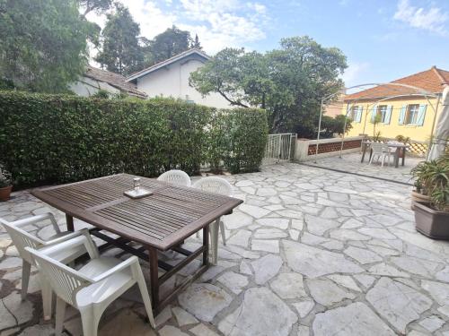 Appartement 2 pièces climatisé avec terrasse et parking, proche centre Sainte-Maxime - FR-1-780-84