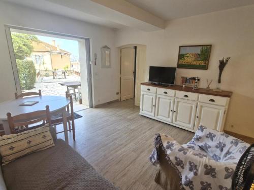 Appartement 2 pièces climatisé avec terrasse et parking, proche centre Sainte-Maxime