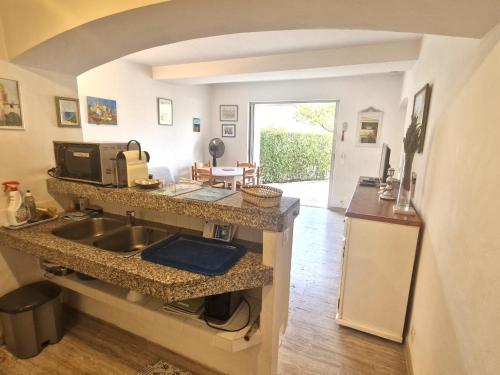 Appartement 2 pièces climatisé avec terrasse et parking, proche centre Sainte-Maxime