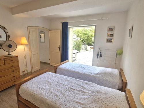 Appartement 2 pièces climatisé avec terrasse et parking, proche centre Sainte-Maxime