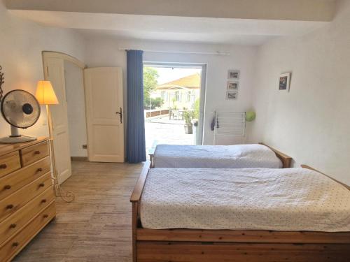 Appartement 2 pièces climatisé avec terrasse et parking, proche centre Sainte-Maxime