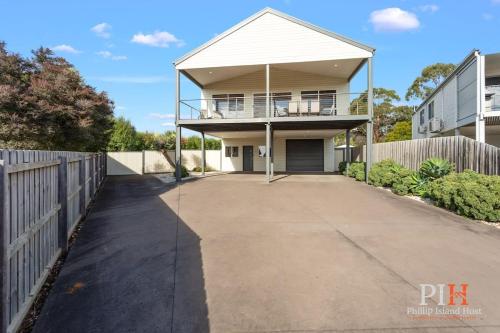 a house with a balcony on top of a driveway at Spacious 4-Bd in Cowes sleeps 8 in Cowes
