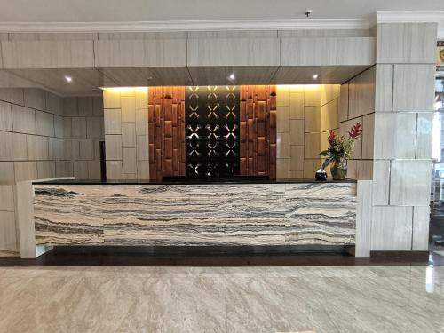 a lobby with a bar with a wine rack at GIIA Maluku Hotel Thamrin Jakarta in Jakarta