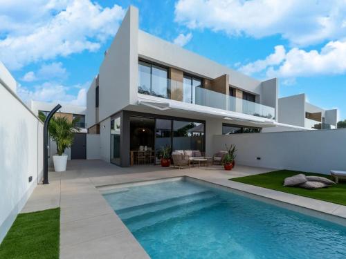 Sunny Villa by Platja Ardiaca