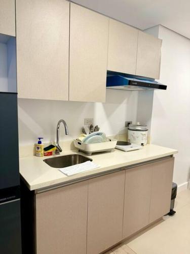 Kuchyň nebo kuchyňský kout v ubytování Luxe Studio at 38 Park Avenue IT PARK
