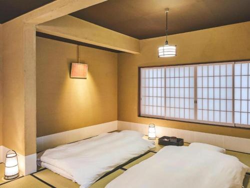 Postel nebo postele na pokoji v ubytování Yasaka no Yado