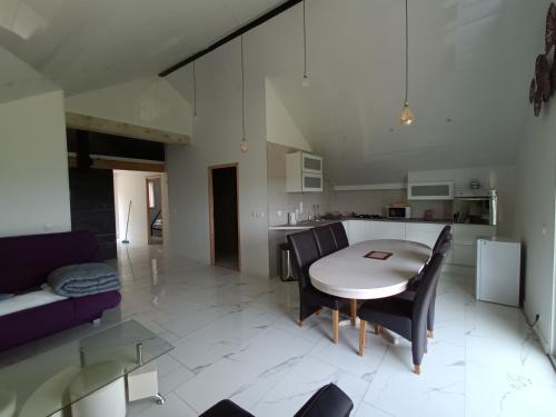 Dapur atau dapur kecil di Les terrasses de la loue au domaine de Tara