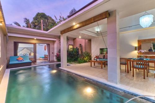 a swimming pool in a villa with a dining room at Unique 1BR Villa for a couple in Ubud in Ubud