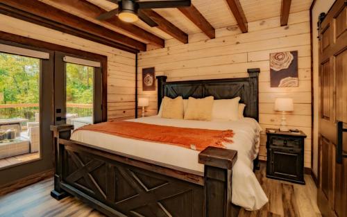 a bedroom with a bed in a log cabin at Smoky Mountain Skies in Gatlinburg