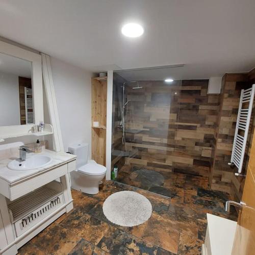 a bathroom with a shower and a toilet and a sink at Loft Surf & Music in Gandara