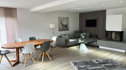 a living room with a table and a couch at Business HO 03 in Neckarsulm
