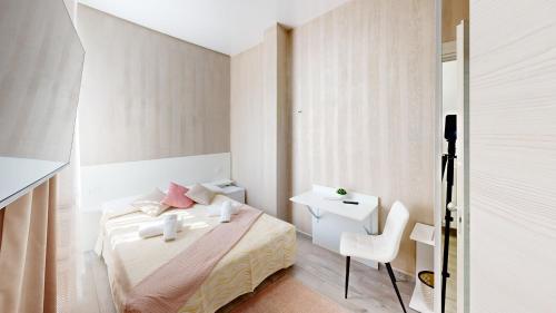 a small bedroom with a bed and a sink at B&B Luxury House Rho in Rho