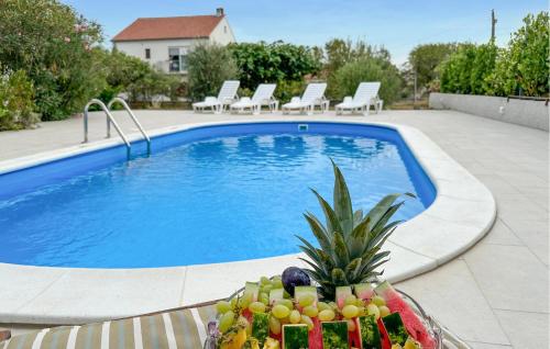 3 Bedroom Beautiful Home In Debeljak