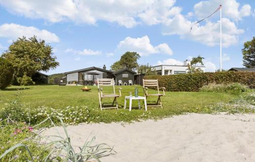 Κήπος έξω από το Cozy Home In Bjert With House Sea View