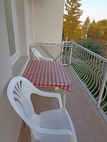 Bor Apartmanházにあるバルコニーまたはテラス