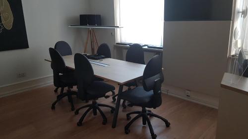 a conference room with a table and chairs at coLodging Mannheim - private rooms & kitchen in Mannheim